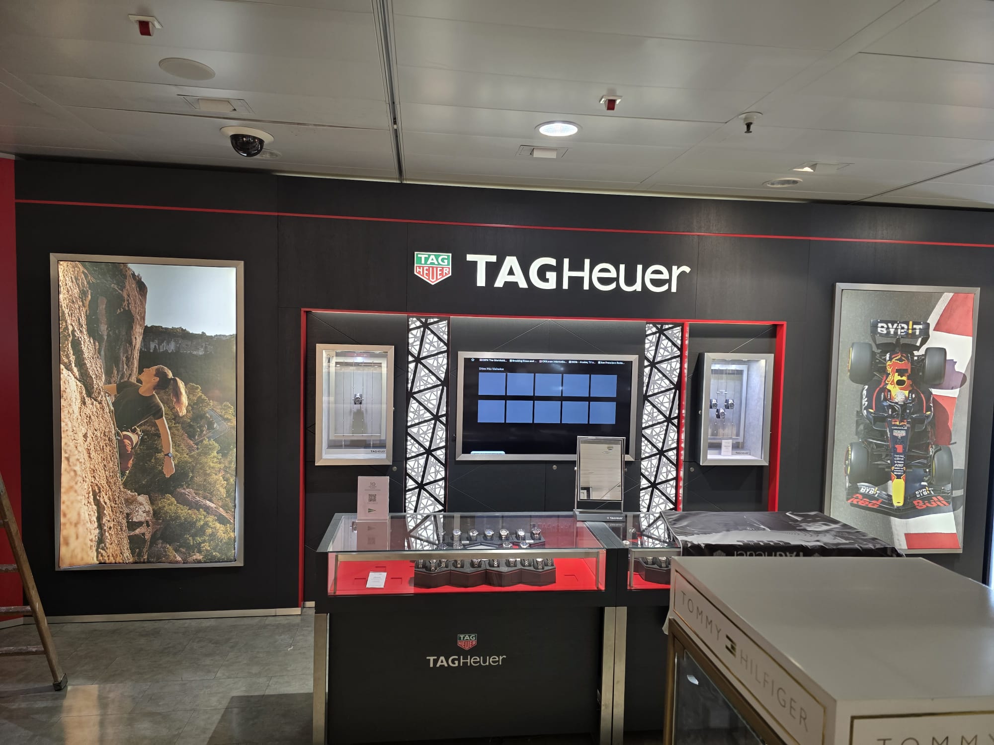 Zona de exposición con gráfica TAG Heuer
