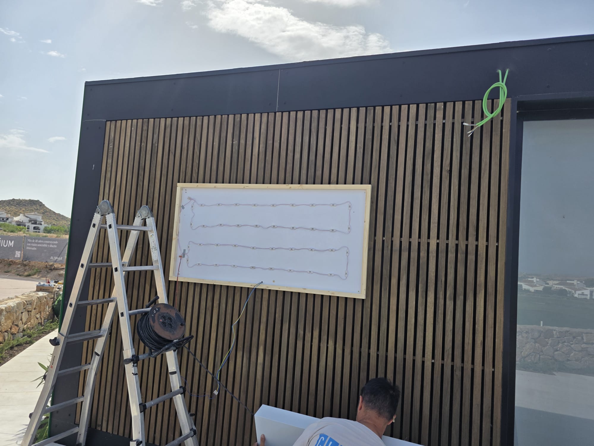 Zona de fachada preparada para colocar el rótulo